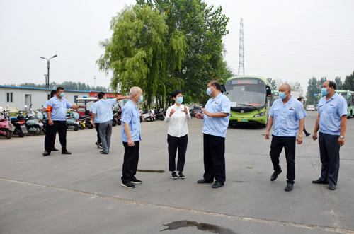 市委常委、宣傳部部長王飛到我公司 督查全國文明城市建設(shè)提升工作